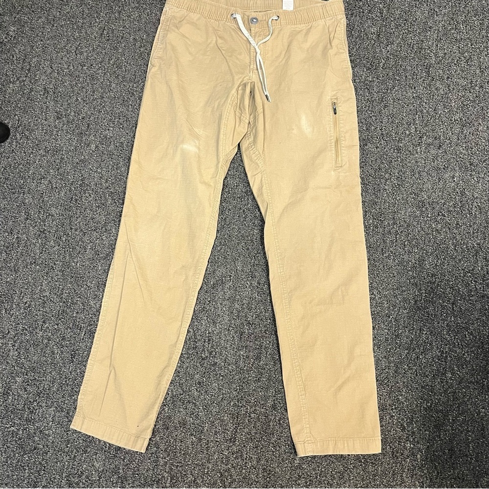 Vuori Men's Khaki Chinos